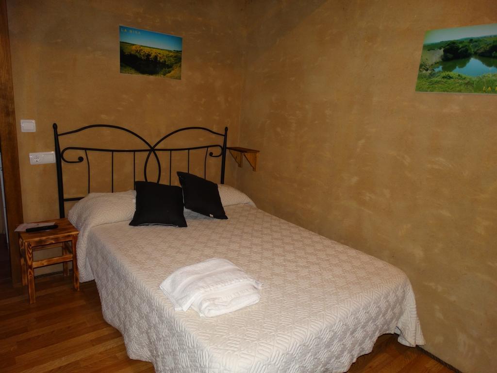 Hostal Casa Abuela ★★★ Grisuela Exterior foto